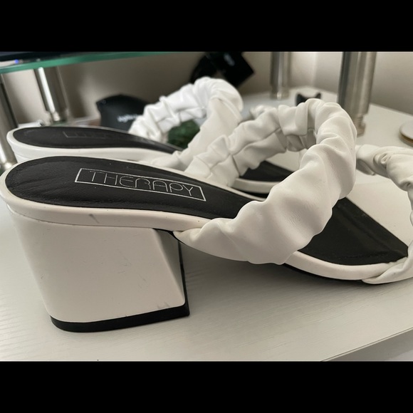 Therapy sandals with block heel white size 7 - Picture 6 of 8